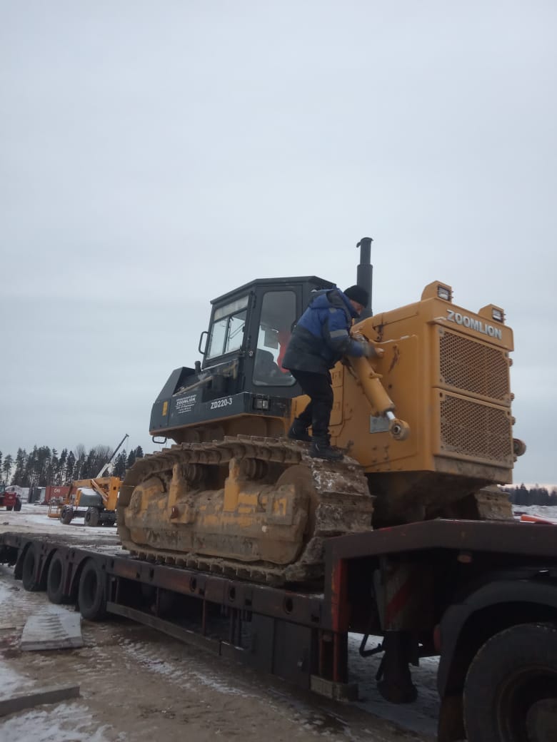 Перевозка бульдозера на трале из Ленинградской области в Красноярск